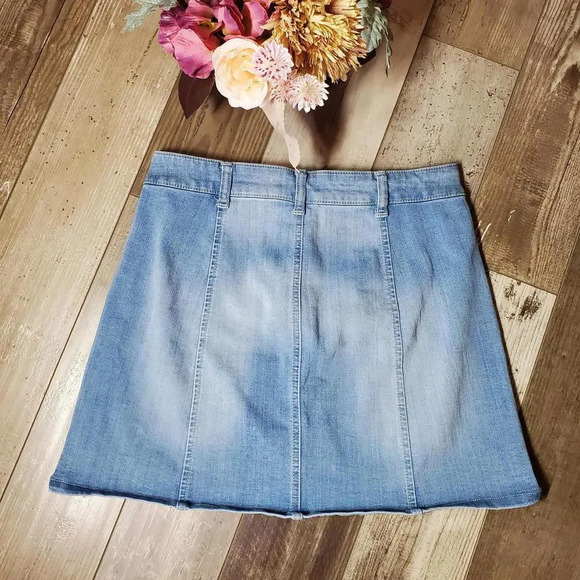Celebrity Pink Blue Denim Button Front Mini Skirt Juniors Size 5/27 NWOT - Picture 11 of 11